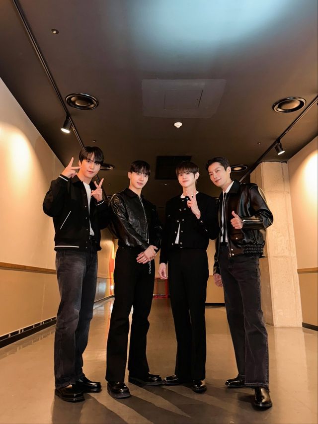 (1022) 하이라이트 무대 인사 이미지 3.jpg