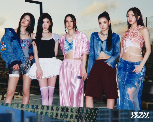 ITZY_새 앨범 콘셉트 포토 4_단체 (4).jpg
