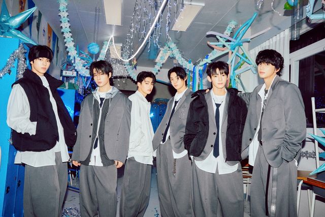 01 TWS 싱글 1집 오피셜포토1_단체.jpg