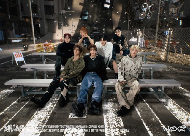 NEXZ(넥스지) 미니 1집 _NALLINA_ 두 번째 콘셉트 이미지_단체(왼쪽 위부터 시계방향으로 하루-토모야-유우-휴이-유키-소 건-세이타).jpg