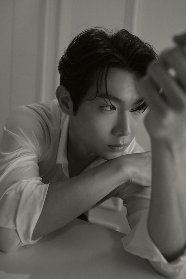 손태진_정규 1집 _SHINE_ 콘셉트 포토 (1).jpg