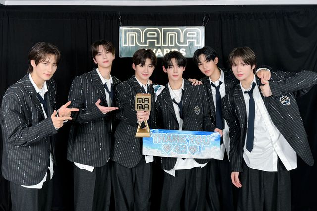 01 TWS MAMA 트로피 인증.jpg