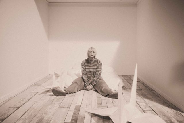 방탄소년단 진_Happy_콘셉트 포토 Navigate(2) (1).jpg