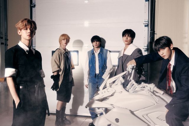 투모로우바이투게더_미니 7집 콘셉트 포토_KNIGHT (1) (4).jpg