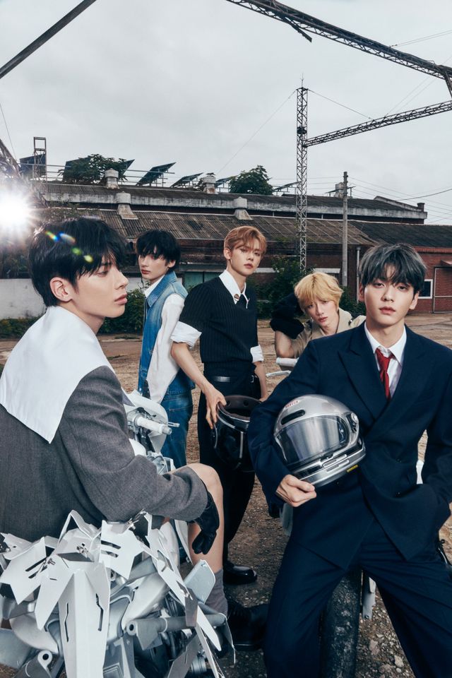 투모로우바이투게더_미니 7집 콘셉트 포토_KNIGHT (2) (1).jpg