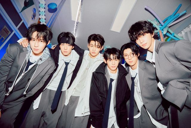 02 TWS 싱글 1집 오피셜포토2_단체 (2).jpg