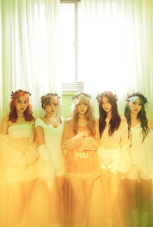 르세라핌 미니 3집 'EASY' 콘셉트 사진1_단체 (1) (1).jpg