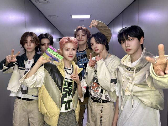 01 보이넥스트도어 트로피.jpg