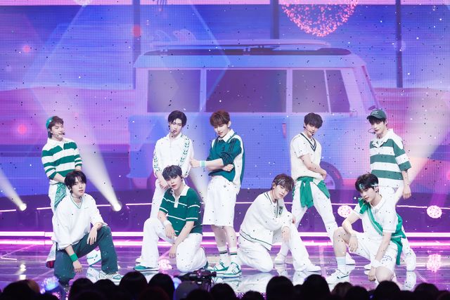 ZEROBASEONE_단체 이미지.jpg