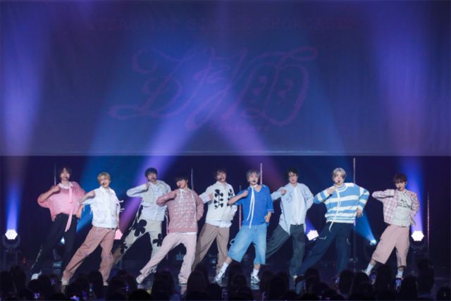 &TEAM_첫 싱글 Samidare 쇼케이스_단체(3).jpg