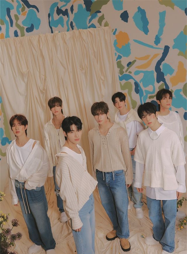 NEXZ 일본 첫 EP 단체 이미지(왼쪽부터 토모야, 세이타, 하루, 유우, 유키, 휴이, 소 건).jpg