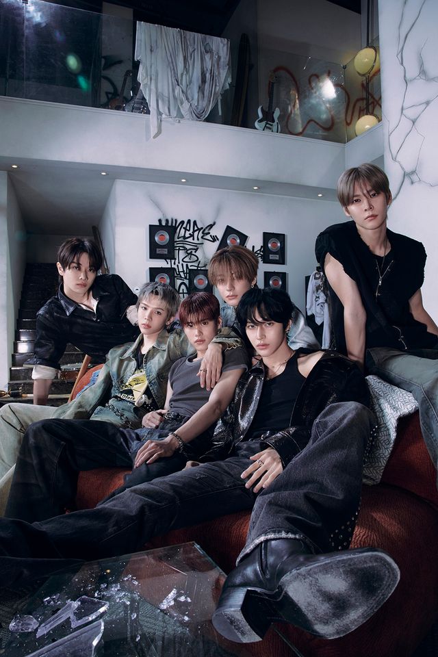 라이즈 첫 미니앨범 'RIIZING' 이미지.jpg