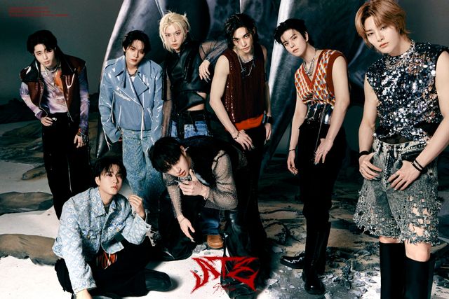 스트레이 키즈 ATE 단체.jpg