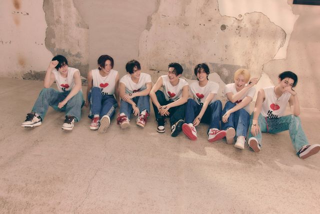 엔하이픈_ROMANCE UNTOLD_Inceptio 버전 콘셉트 포토_단체 (2) (1).jpg