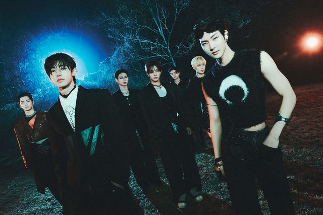 엔하이픈_ROMANCE UNTOLD_Concessio 버전_단체.jpg