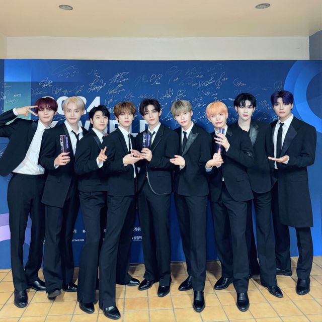 ZEROBASEONE__2024 케이 월드 드림 어워즈_ 수상 인증샷.jpg