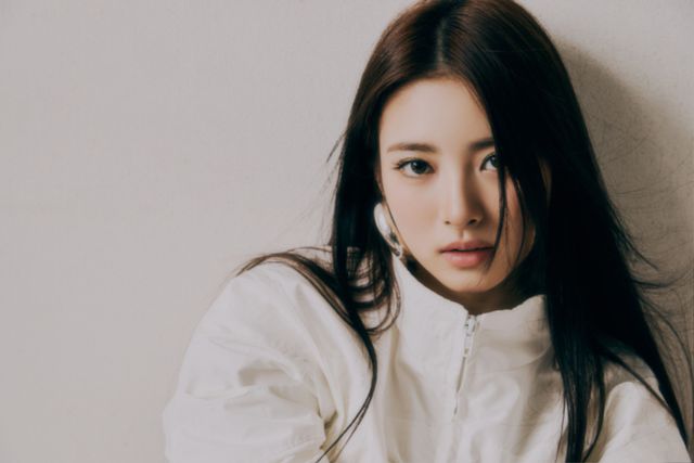 MEOVV(미야오) 안나 콘셉트 포토.jpg