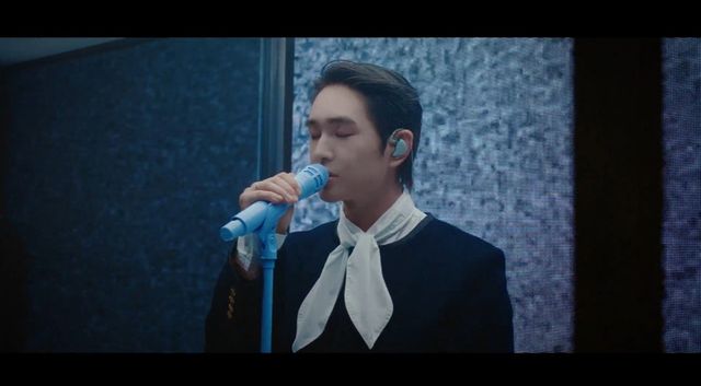온유_미니 3집 FLOW 수록곡_마에스트로_라이브 비디오 갈무리2.jpg