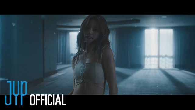 쯔위 솔로 데뷔곡 'Run Away' 뮤직비디오 티저 2 섬네일 이미지.jpg
