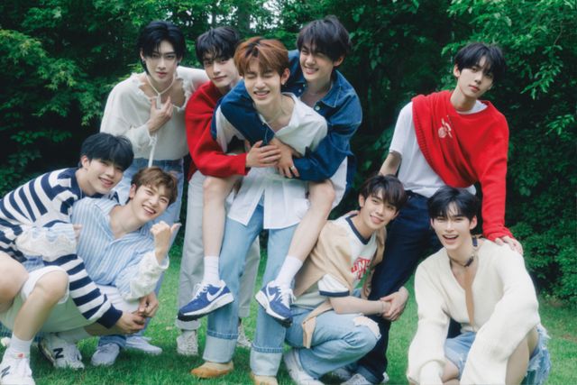 ZEROBASEONE_단체 이미지 (4).jpg