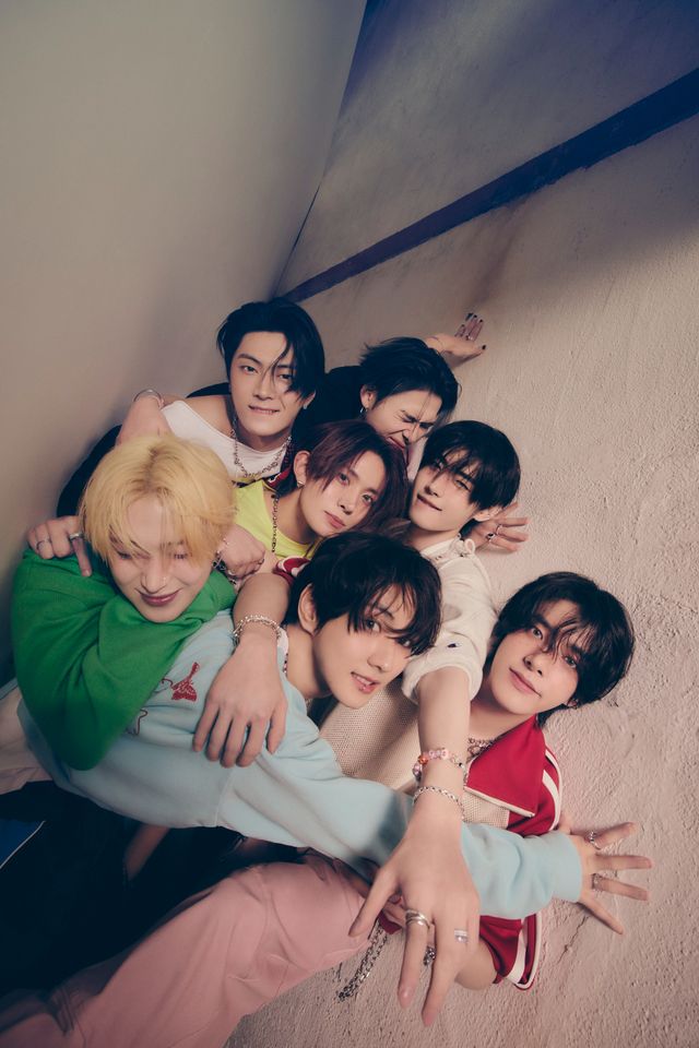 엔하이픈_ROMANCE UNTOLD_Inceptio 버전 콘셉트 포토_단체 (3) (1).jpg