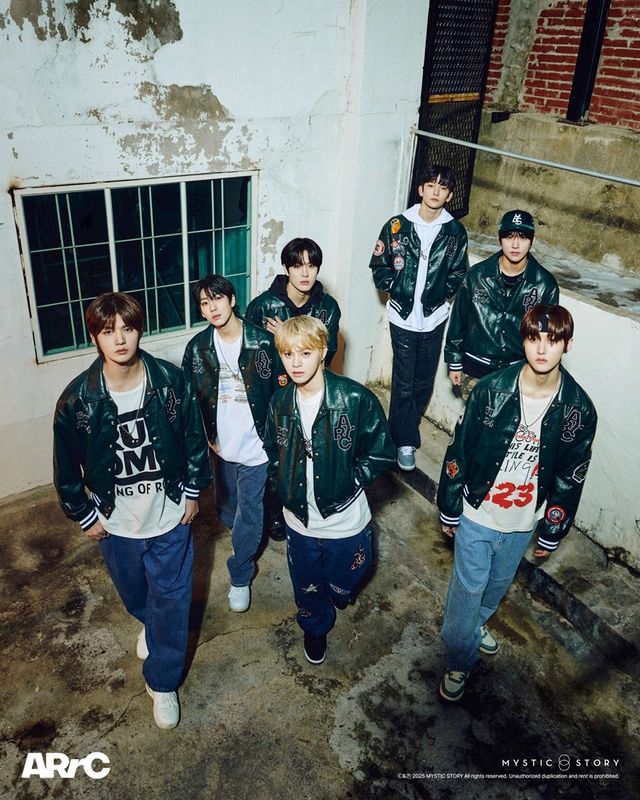아크_미니 2집_nu kidz out the box_단체 콘셉트 포토.jpg