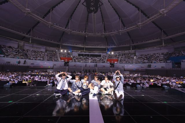 05 TWS 1st 팬미팅_단체사진.jpg