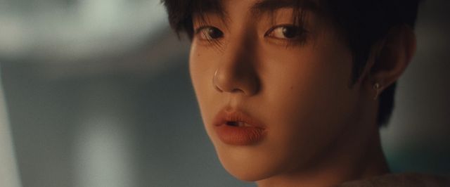 제로베이스원__BLUE_ MV 티저 갈무리_1.jpg