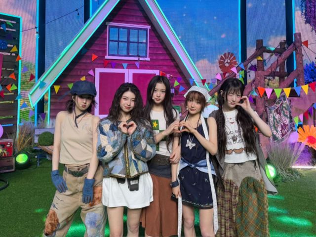 03_키키(KiiiKiii)_Mnet _엠카운트다운__단체 이미지.jpg