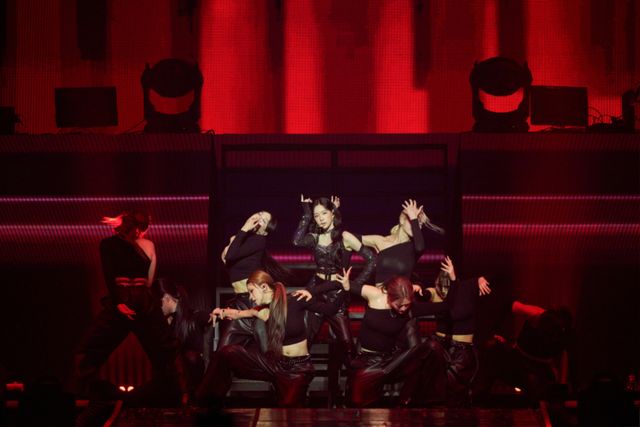 태연 무대 이미지 (3).jpg