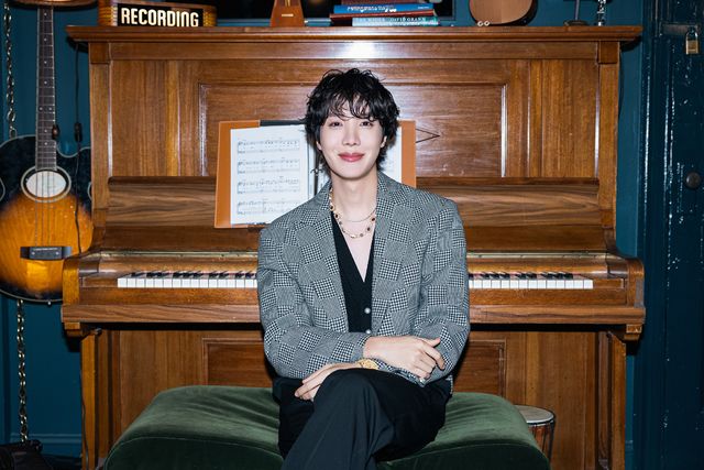 방탄소년단 제이홉_빅히트 뮤직(2).jpg