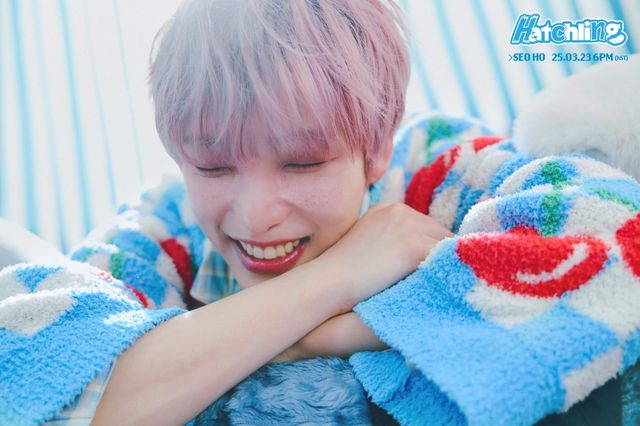 서호_솔로 싱글_Hatchling_콘셉트 포토_갈무리_4.jpg