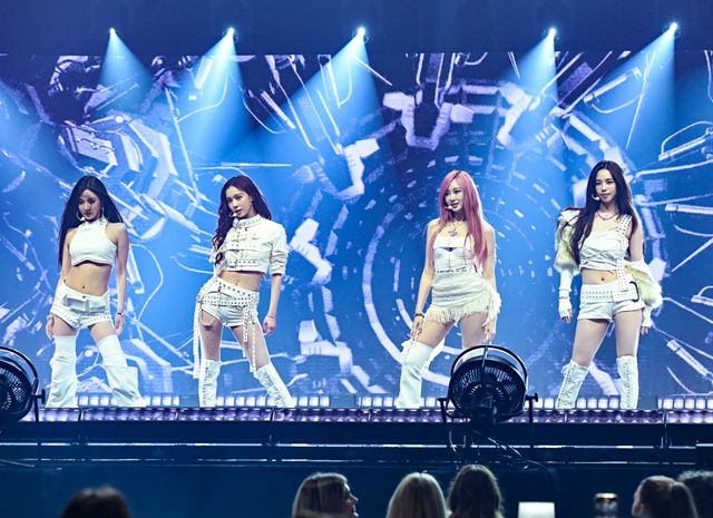 에스파 '빌보드 위민 인 뮤직 2025' 무대 이미지 (사진 출처 - Billboard).JPG