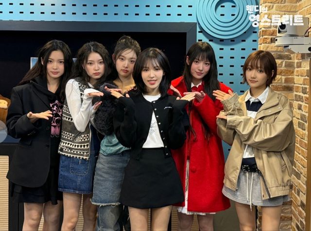 02_키키_라디오 _웬디의 영스트리트__단체 포토.jpg