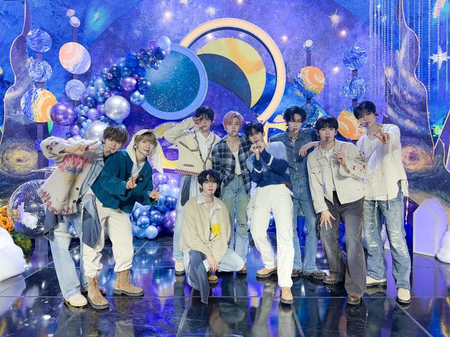 제로베이스원_단체 이미지.jpg