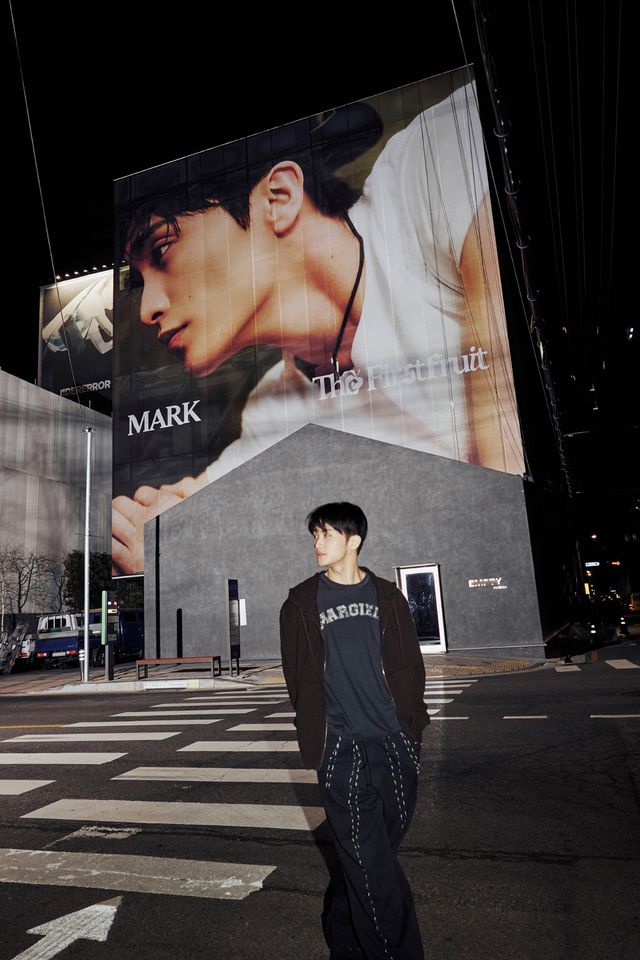 NCT 마크 첫 솔로 앨범 발매 기념 옥외 광고 관련 이미지 2.jpg