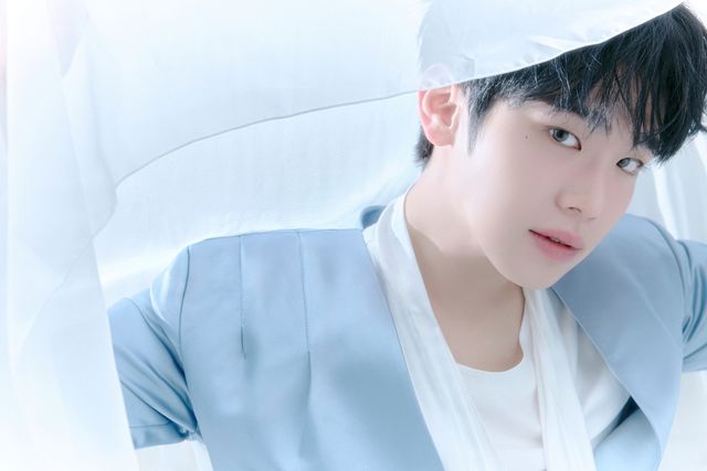 제로베이스원 김태래_개인 이미지.jpg