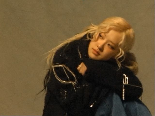 로제 'number one girl' MV 섬네일.jpg