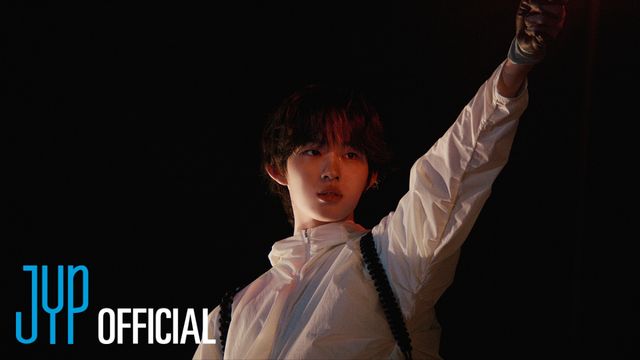 킥플립 타이틀곡 'FREEZE' 뮤직비디오 티저 2 섬네일 이미지.jpg