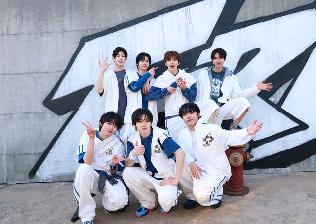 킥플립 타이틀곡 'FREEZE' 뮤직비디오 비하인드 컷 (2).jpg