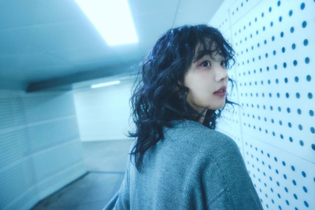 QWER 히나_미니 3집 _난 네 편이야, 온 세상이 불협일지라도_ 콘셉트 포토_1.jpg