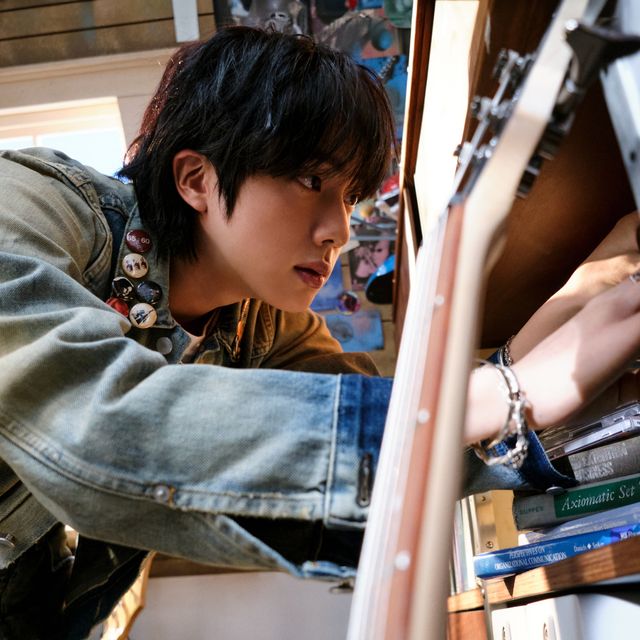 방탄소년단 진_콘셉트 포토(2) (4).jpg