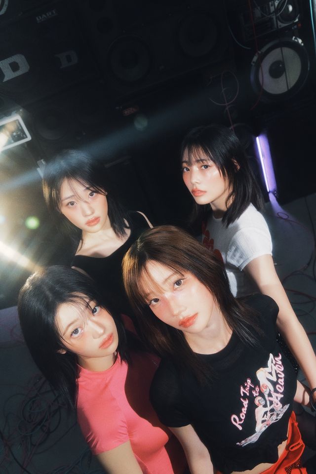 QWER_미니 3집 _난 네 편이야, 온 세상이 불협일지라도_ 콘셉트 포토_2.jpg