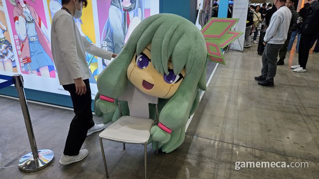 뭔가 피곤했는지 머리만 두고 다니는 친구도 한 명 보이네요