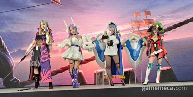 그 외에 스토브인디에서 서비스 중인 다른 미소녀게임과 에픽세븐 코스프레도 보입니다