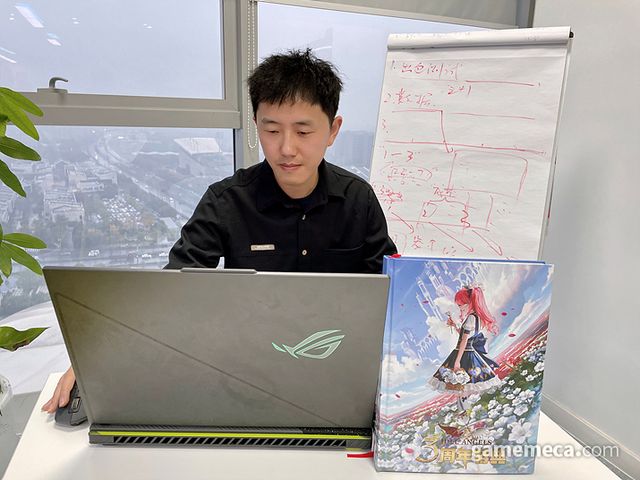 한국 이용자들에게 감사 인사를 전한 데이비드 킴 총괄 PD (사진제공: 네오리진)