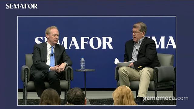 기밀 유출에 대한 질문을 받는 MS 사장 브래드 (사진출처: 세마포엑스 공식 유튜브 채널)