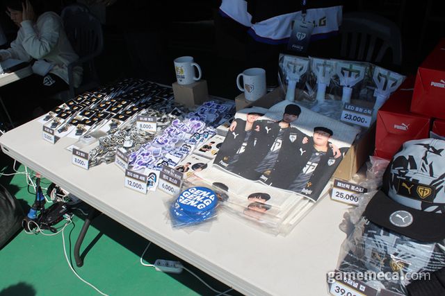 젠지 팀 굿즈 (사진: 게임메카 촬영)