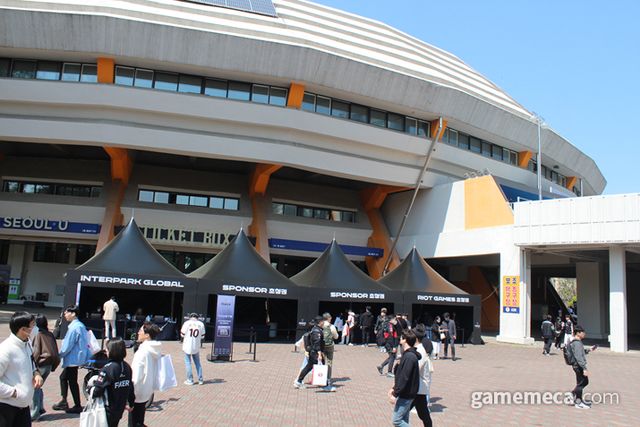 잠실 실내체육관의 전경 (사진: 게임메카 촬영)