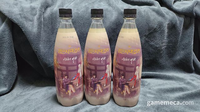 집으로 가져와 나란히 세워봤다. 매구와 우사의 사이가 좋아보인다. (사진: 게임메카 촬영)